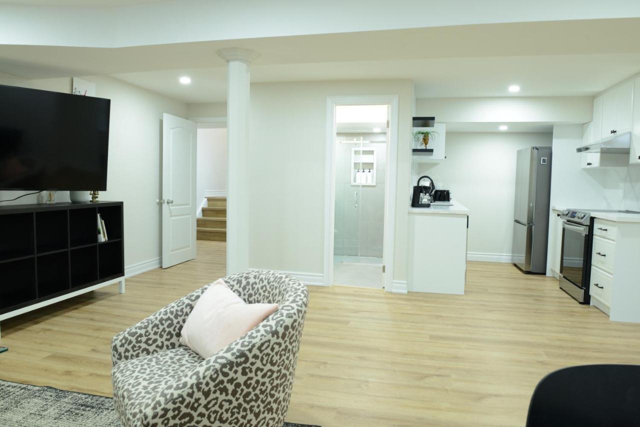 Spacious 2-Bed-Room Near Yonge & Major Mackenzie Richmond Hill Kültér fotó