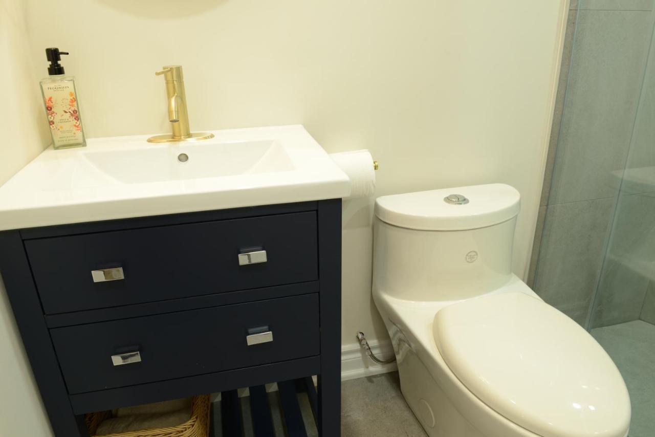 Spacious 2-Bed-Room Near Yonge & Major Mackenzie Richmond Hill Kültér fotó