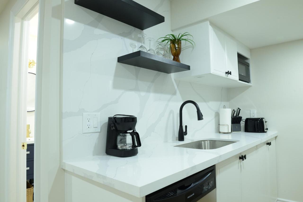 Spacious 2-Bed-Room Near Yonge & Major Mackenzie Richmond Hill Kültér fotó