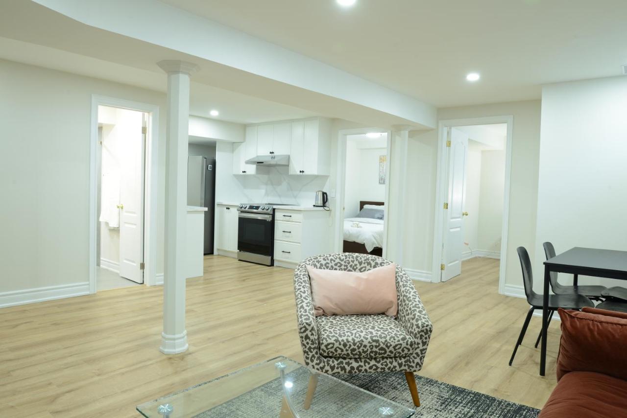 Spacious 2-Bed-Room Near Yonge & Major Mackenzie Richmond Hill Kültér fotó