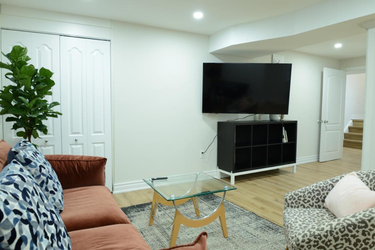 Spacious 2-Bed-Room Near Yonge & Major Mackenzie Richmond Hill Kültér fotó
