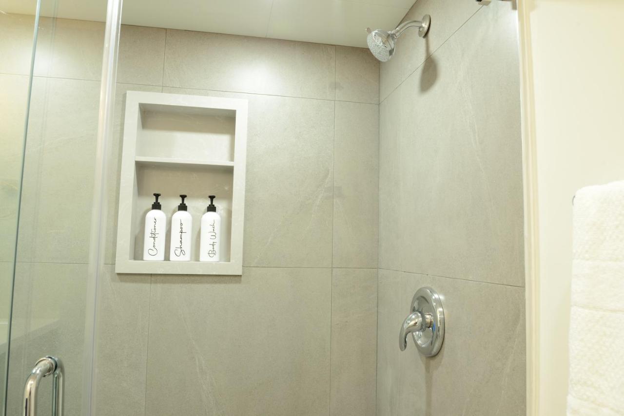 Spacious 2-Bed-Room Near Yonge & Major Mackenzie Richmond Hill Kültér fotó