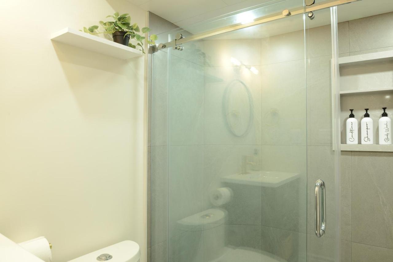 Spacious 2-Bed-Room Near Yonge & Major Mackenzie Richmond Hill Kültér fotó
