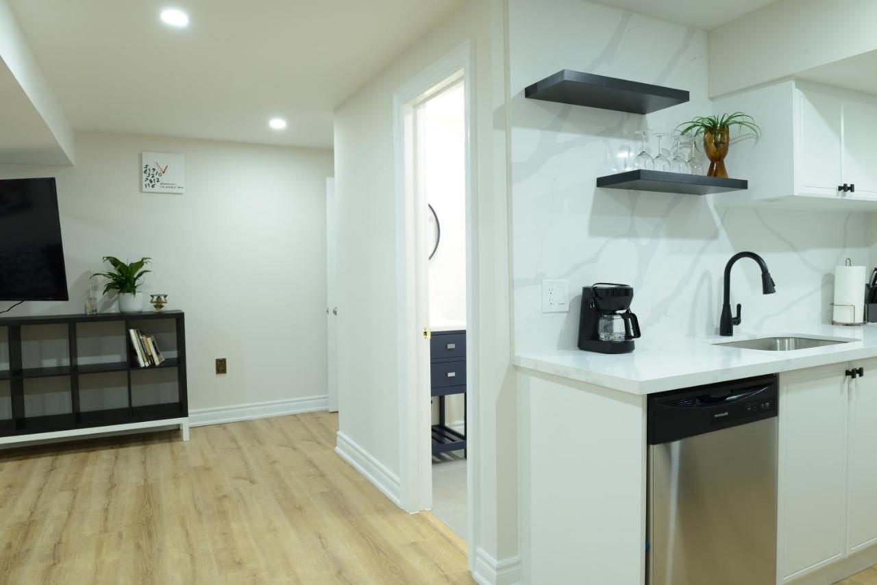 Spacious 2-Bed-Room Near Yonge & Major Mackenzie Richmond Hill Kültér fotó