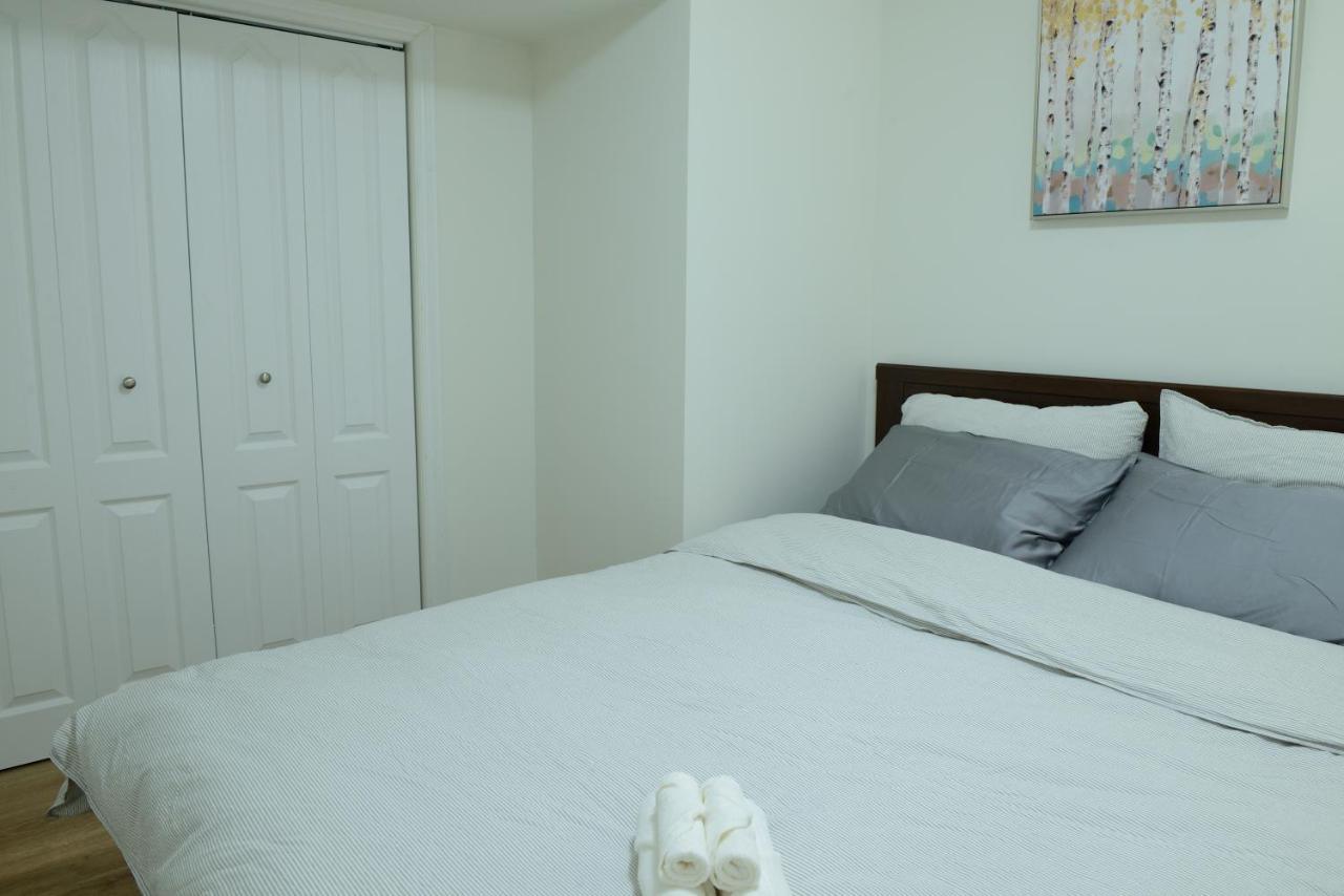 Spacious 2-Bed-Room Near Yonge & Major Mackenzie Richmond Hill Kültér fotó
